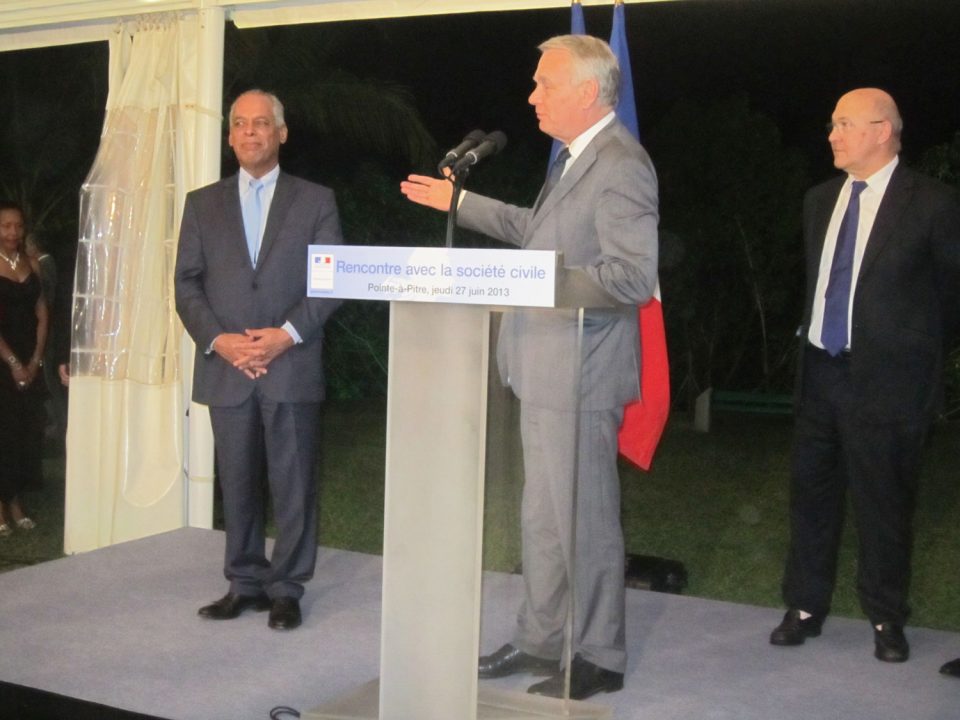 Jean-Marc Ayrault à l’aise sur les terres guadeloupéennes !