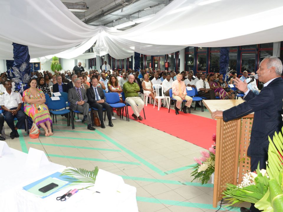 8 femmes dockers en Guadeloupe