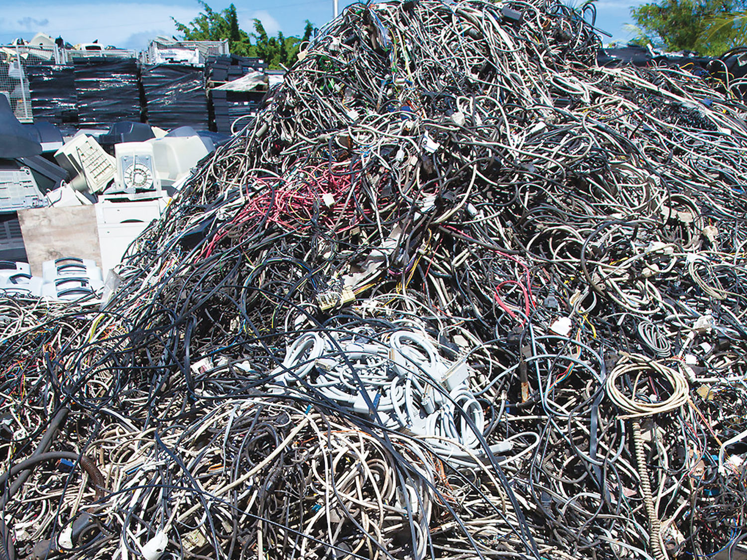 Déchets électroniques, attention, ça déborde !